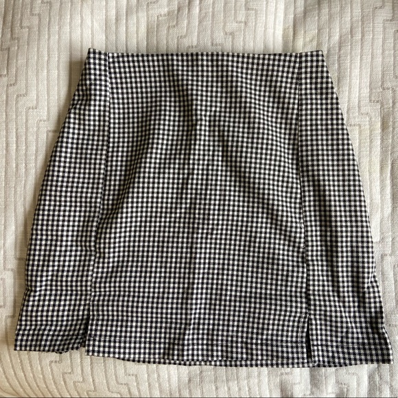 Brandy Melville Black and White Plaid Mini Skirt - Picture 1 of 4